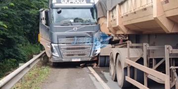 Jaru: Carretas colidem na “Curva da Morte” na BR-364