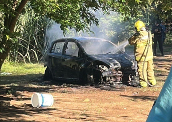 Incêndio destrói veículo na zona rural e caso será apurado