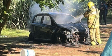 Incêndio destrói veículo na zona rural e caso será apurado