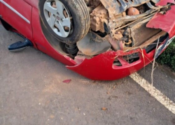 Jaru: Fiat Palio perde o controle e capota em rua do setor 06