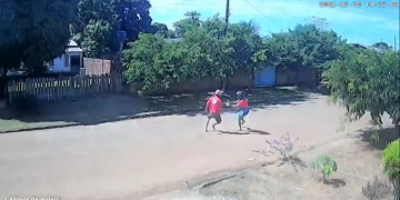 MACHADINHO: Veja vídeo de homem que tentou matar outro a facadas no bairro Bom Futuro neste sábado