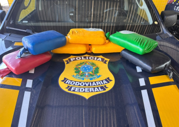 PRF prende mulher com 8,6 kg de drogas em ônibus interestadual na BR-364