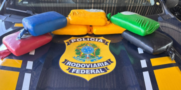 PRF prende mulher com 8,6 kg de drogas em ônibus interestadual na BR-364