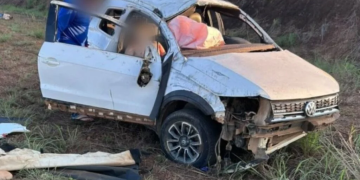 Jovem fica em estado grave após capotamento provocado por bombinhas na BR-429