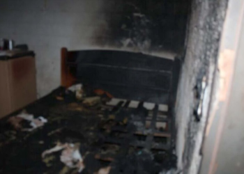 Mulher é presa após incendiar casa com três crianças e moradores dormindo no interior de Rondônia