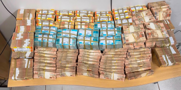 Polícia Federal apreende R$ 2 milhões em espécie dentro de carro em Porto Velho