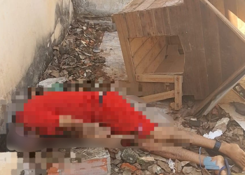 Com sinais de apedrejamento, corpo masculino é encontrado no quintal de boca de fumo