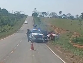 Casal fica ferido após queda de motocicleta entre Vale do Anari e o distrito de 5º BEC