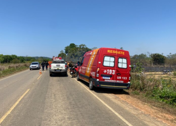Homem morre eletrocutado após tentar remover árvore sobre fiação elétrica na RO-133, em Machadinho do Oeste, RO