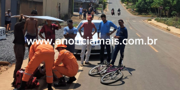 Adolescente sofre ferimentos após colidir de bicicleta contra carro parado na Afonso José em Jaru