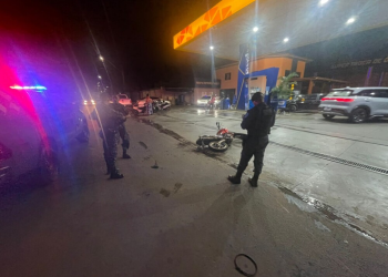 Motociclista sem CNH, sem capacete e após beber tenta fugir da PM, mas cai durante perseguição em Jaru