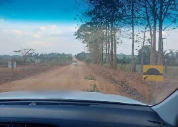 Motociclista fica gravemente ferido após passar por quebra-molas recém-instalado na Linha 603, em Theobroma