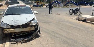 Colisão entre carro e motocicleta deixa duas pessoas feridas em Theobroma (RO)