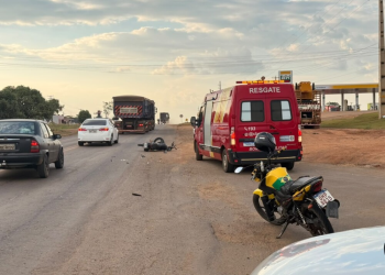 Motociclistas colidem na entrada do Jardim Primavera em Jaru