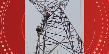 Criança de 5 anos é resgatada de torre de transmissão em Ariquemes, RO, a mais de três metros de altura