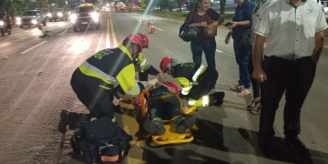 Motociclistas colidem na Avenida JK e um fica ferido em Jaru